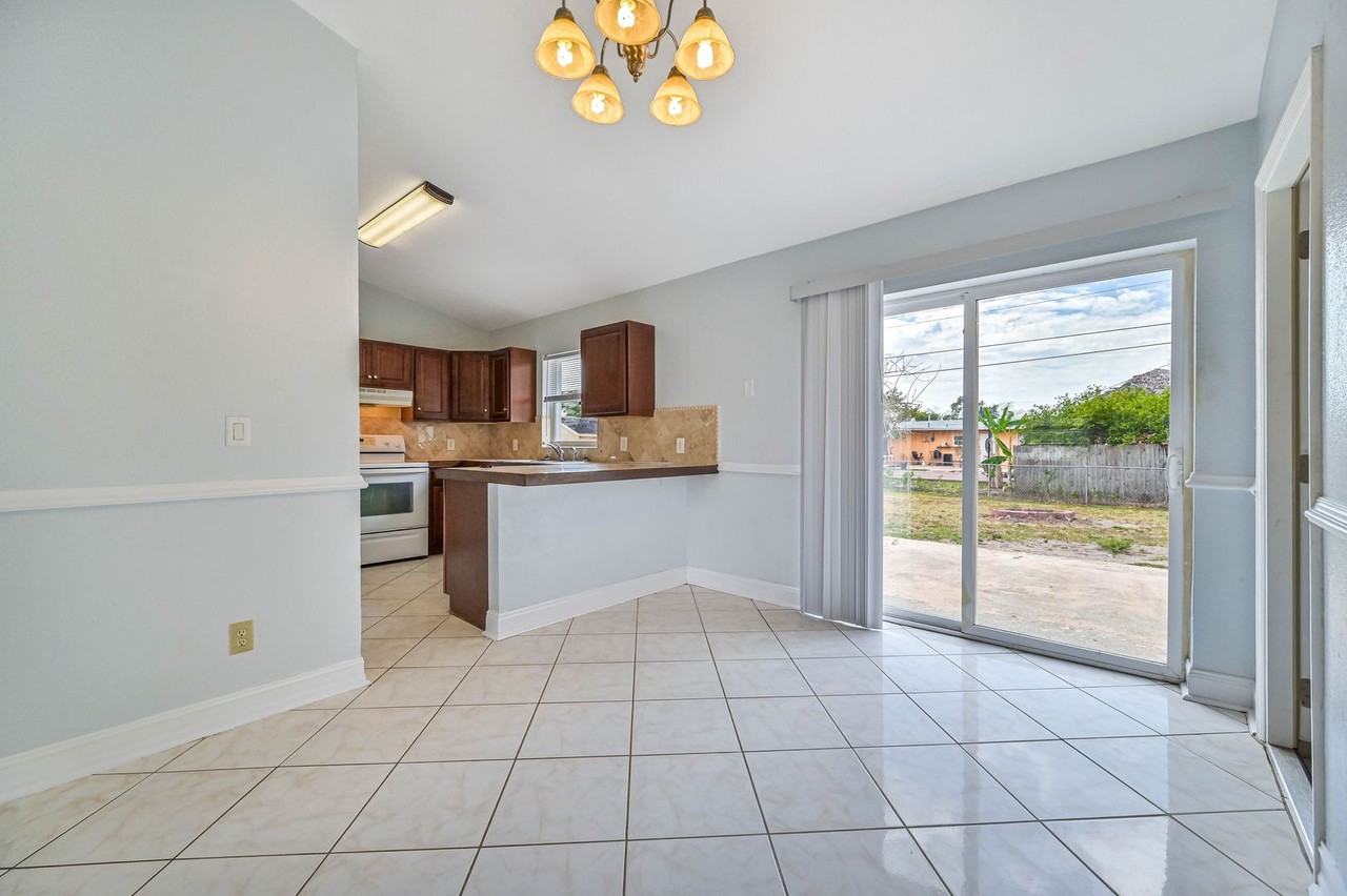 18522 Evergreen Rd - Photo 5 of 21