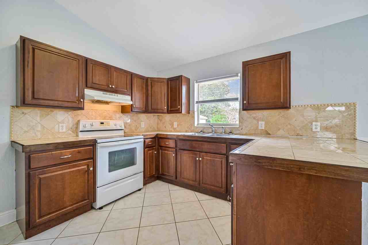 18522 Evergreen Rd - Photo 7 of 21