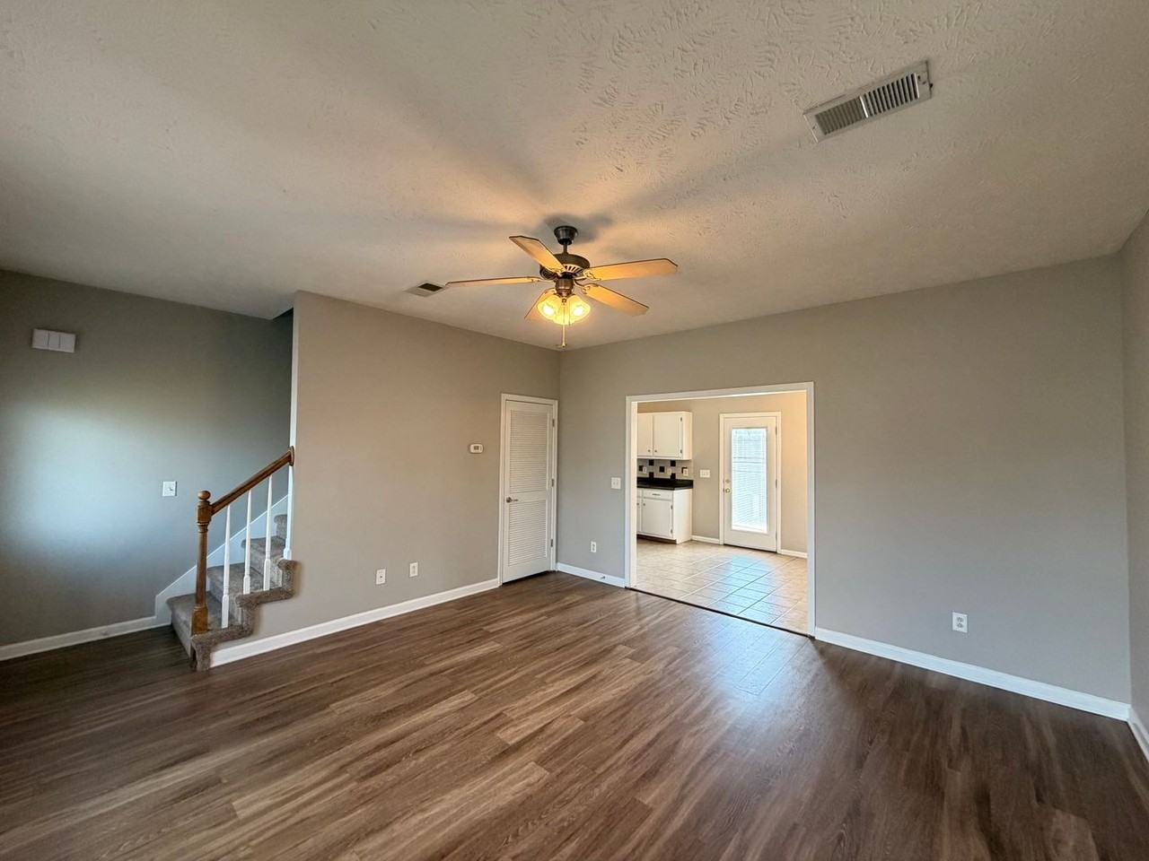 443 Stetson Ct - Photo 3 of 22