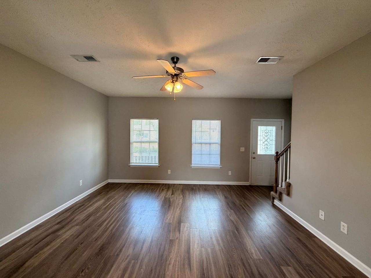 443 Stetson Ct - Photo 4 of 22