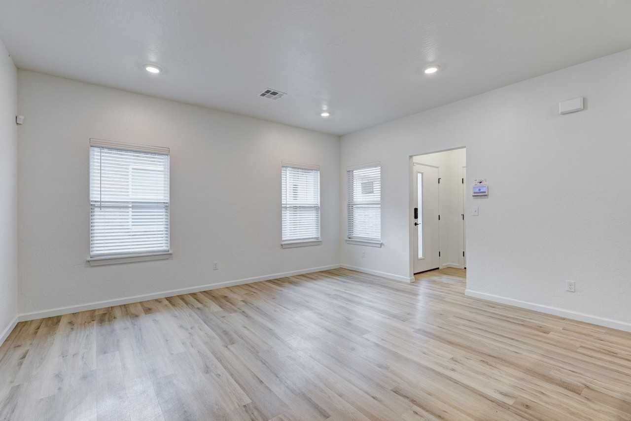 1129 Carpe Diem Ct - Photo 3 of 14