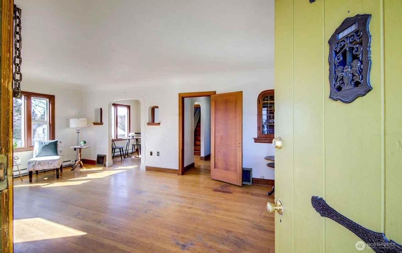 Baran (2018 11th St.) - Photo 3 of 43