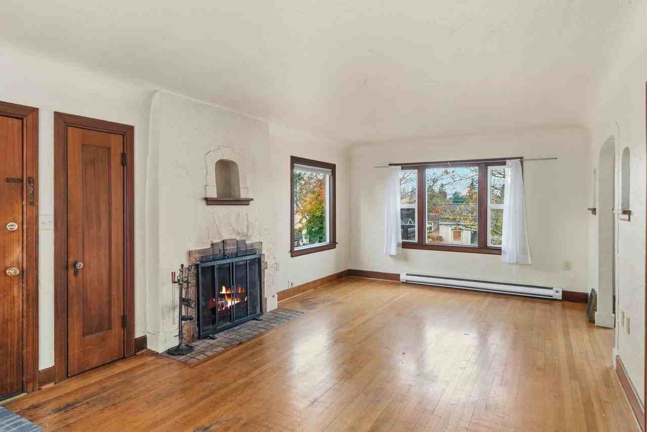 Baran (2018 11th St.) - Photo 4 of 43