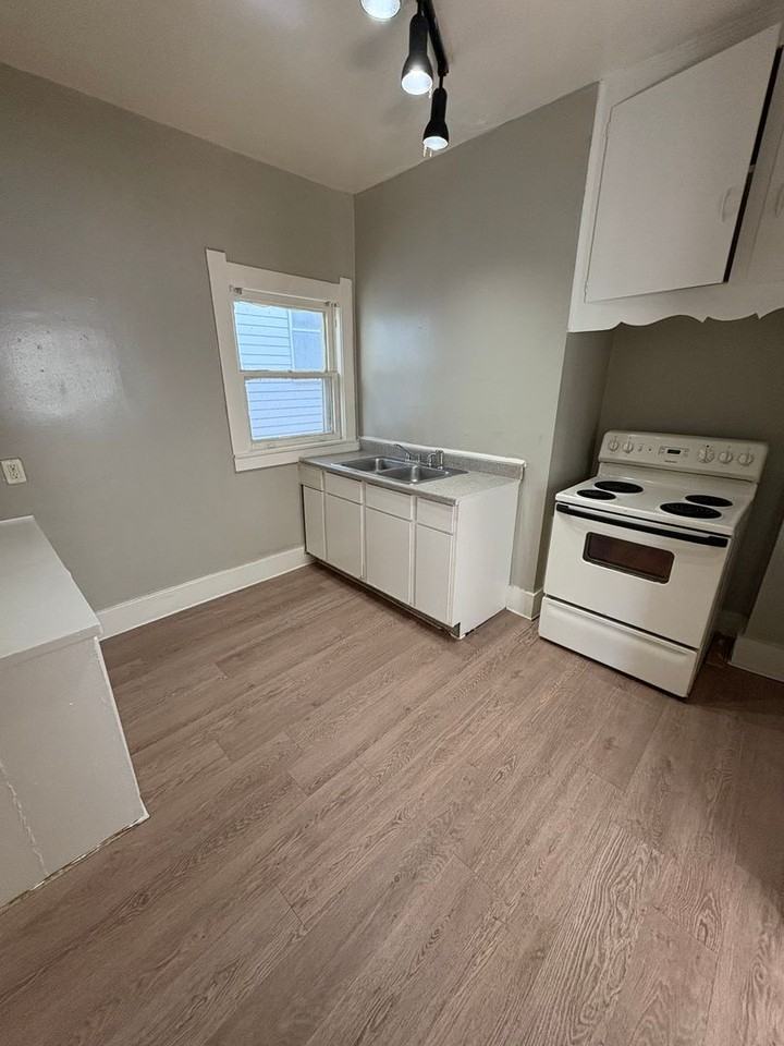 1705 Marlow Rd - Photo 5 of 11