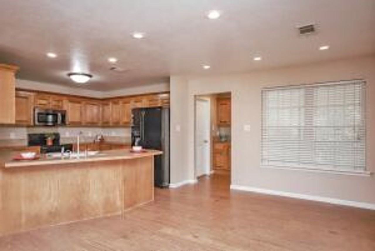 1303 S 11th St - Photo 6 of 32