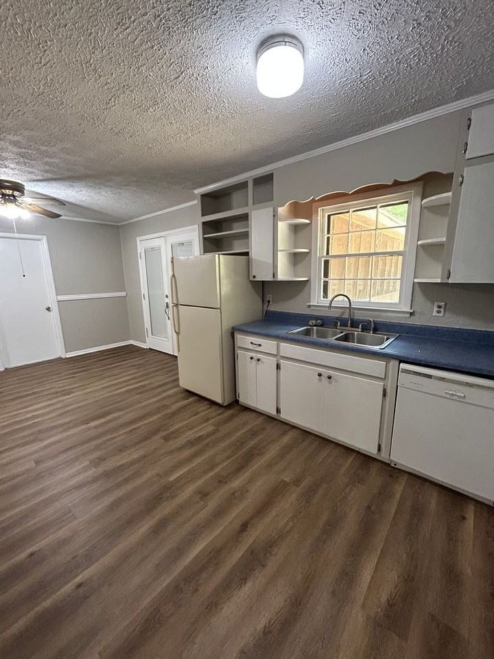 5402 Arrow Ave - Photo 3 of 13