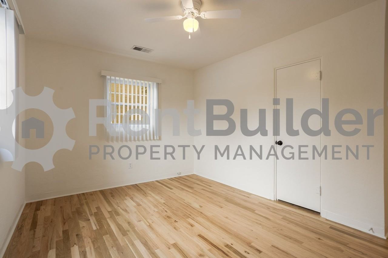 3306 Mackland Ave Ne - Photo 2 of 25