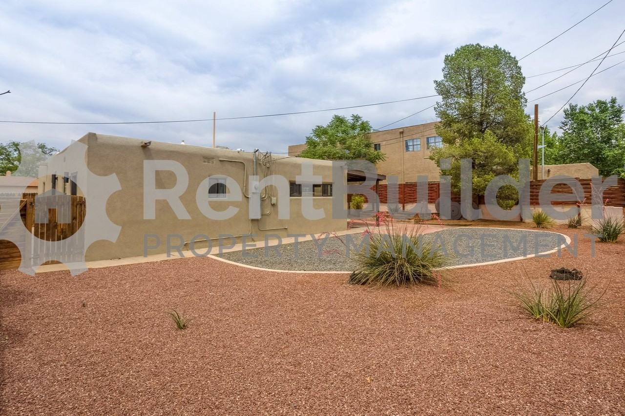 3306 Mackland Ave Ne - Photo 7 of 25