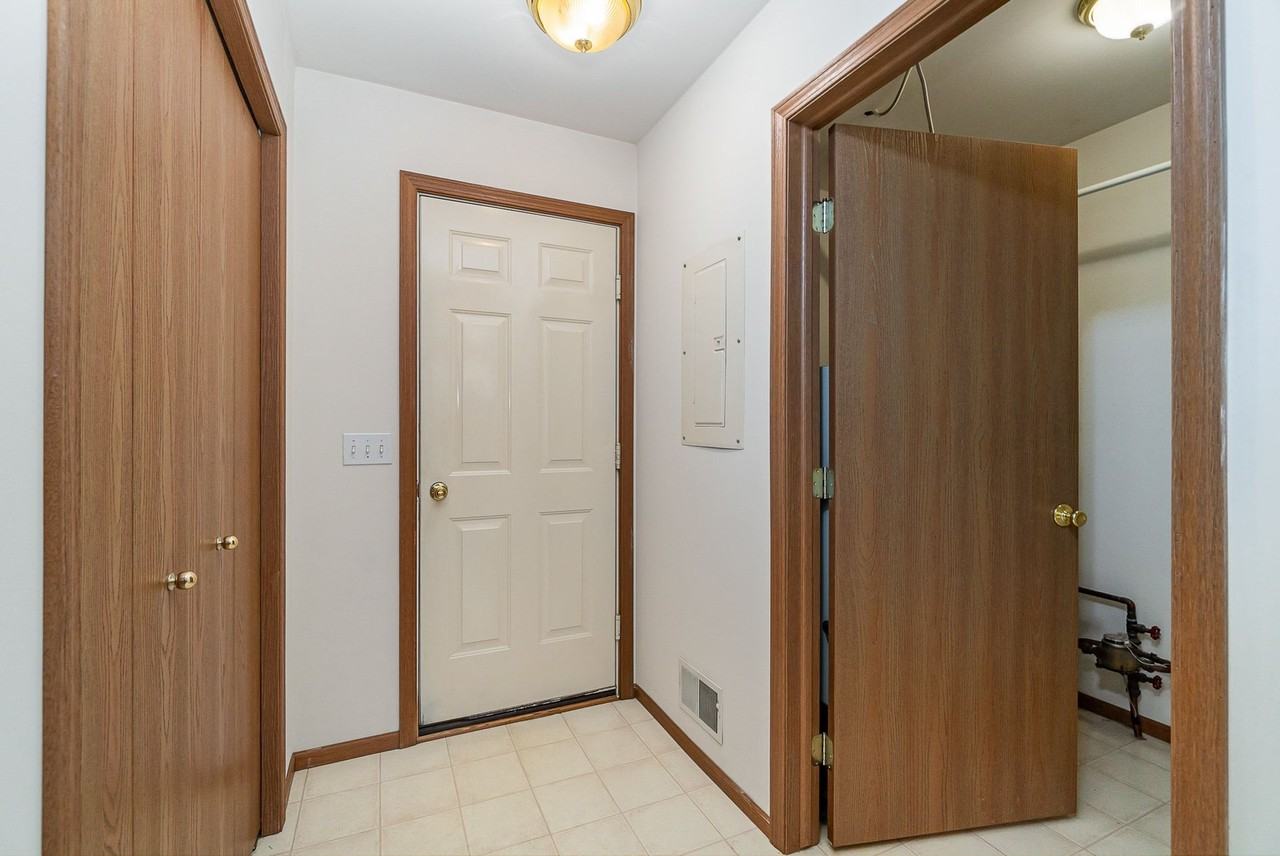 2413 Morning Dawn Dr - Photo 3 of 36