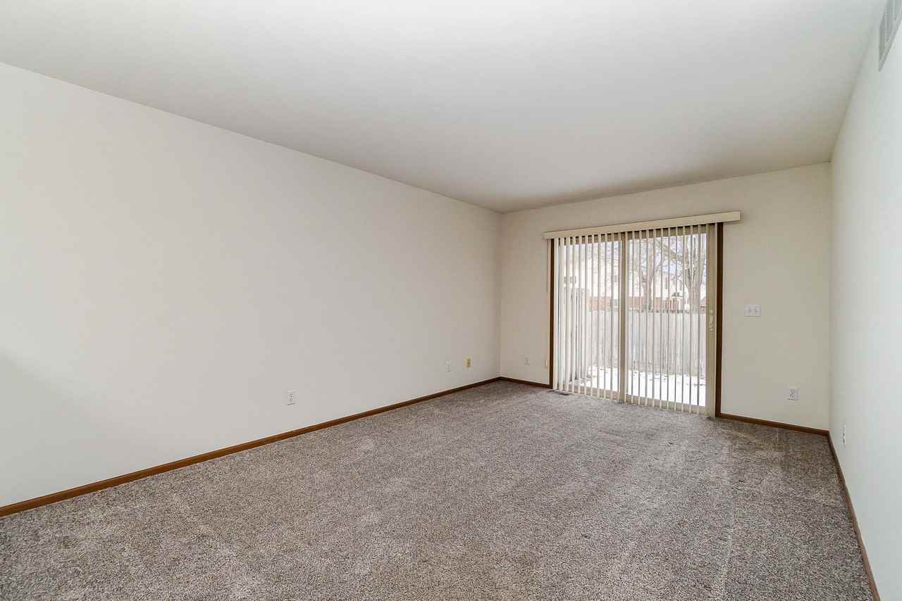 2413 Morning Dawn Dr - Photo 4 of 36