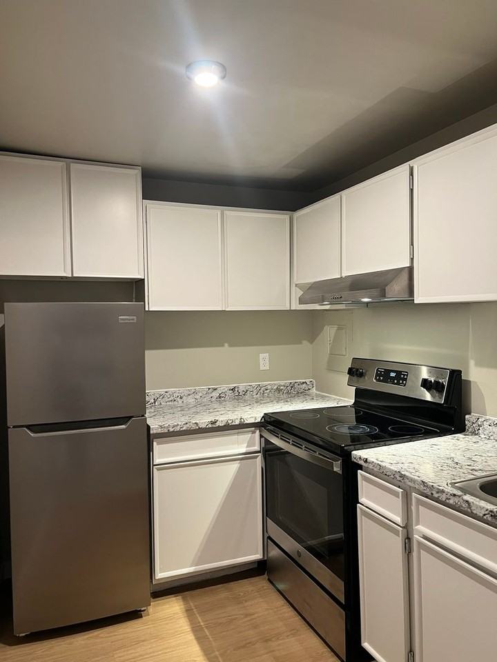 The Chateau Apartments - Photo 6 of 21