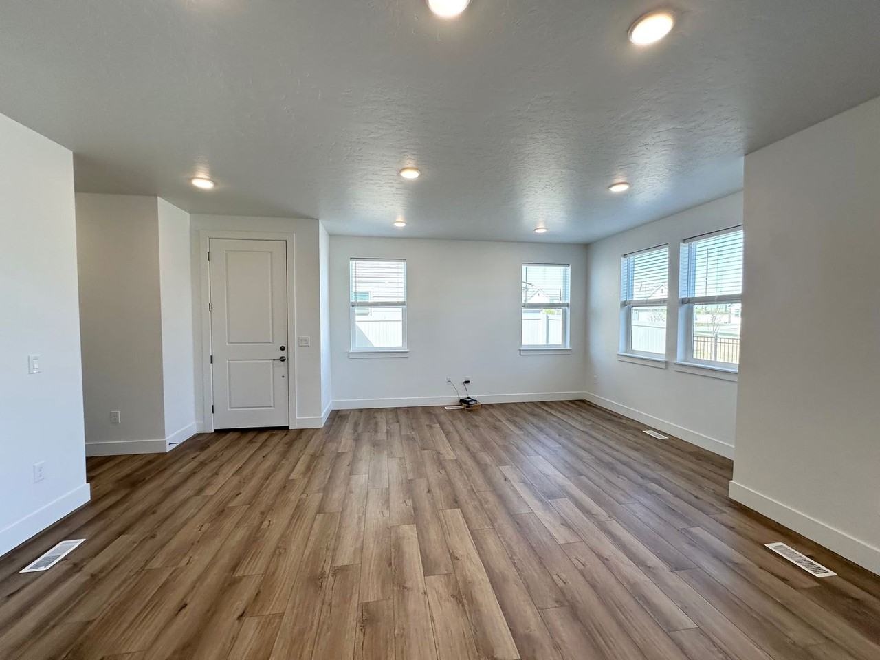 8208 W Pacific Yew St - Photo 5 of 50