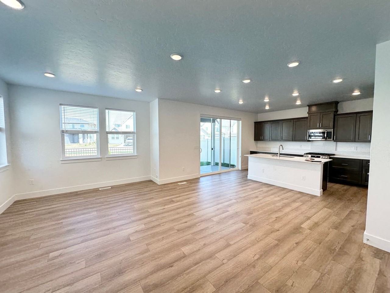 8208 W Pacific Yew St - Photo 7 of 50