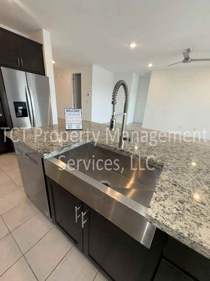 35744 N Bloom St - Photo 3 of 21