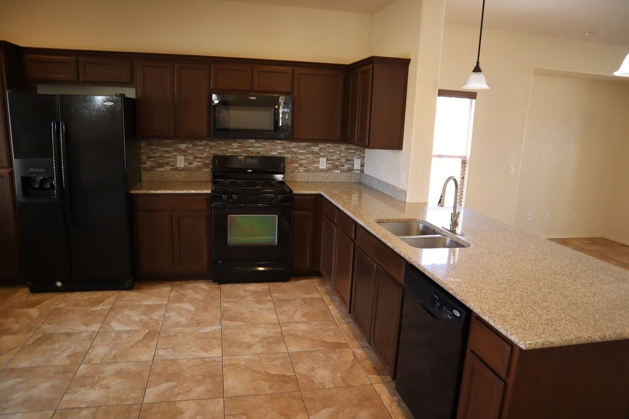 5478 Waco Dr - Photo 4 of 26