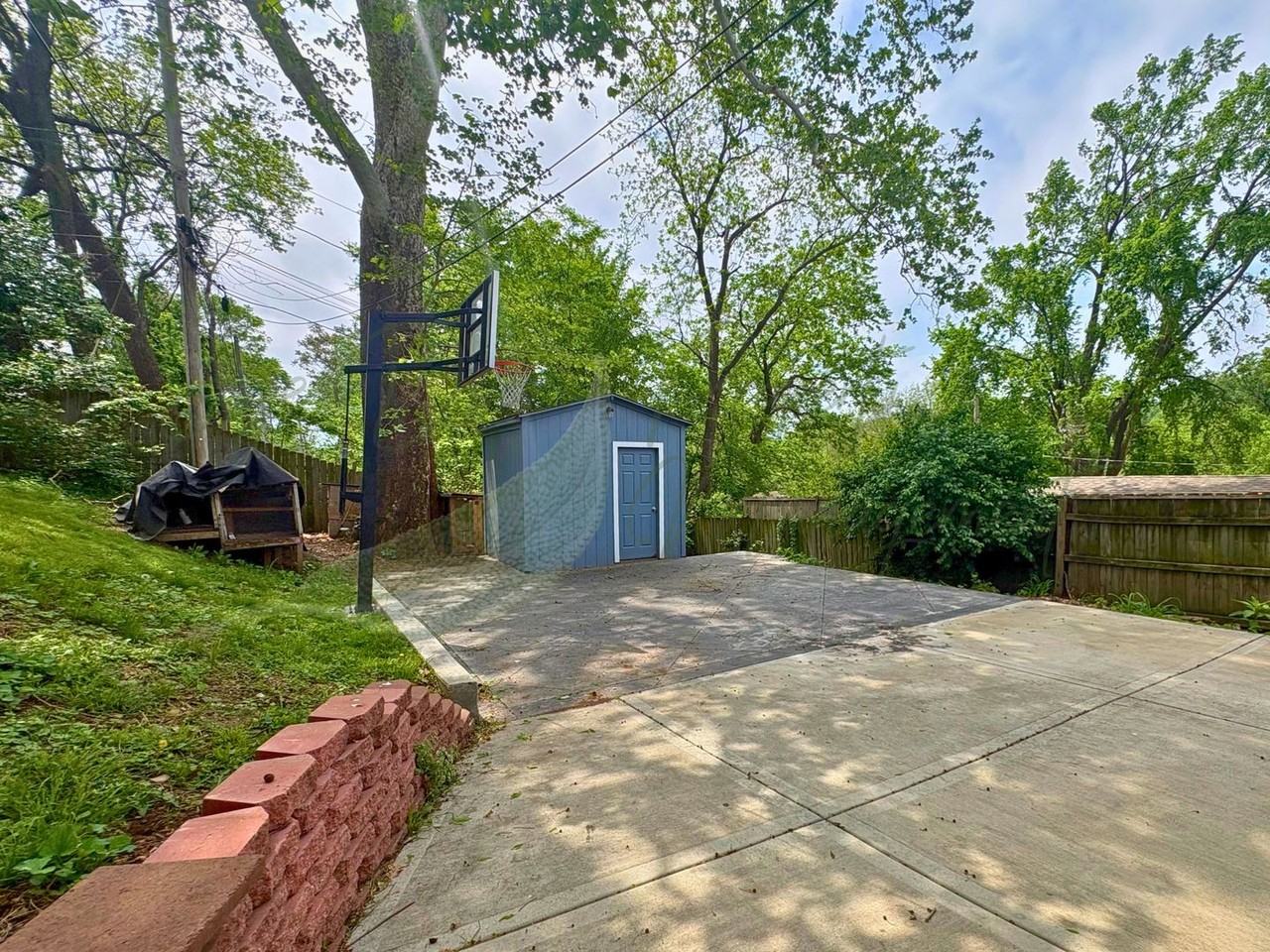 1249 Bunker Ave - Photo 5 of 20