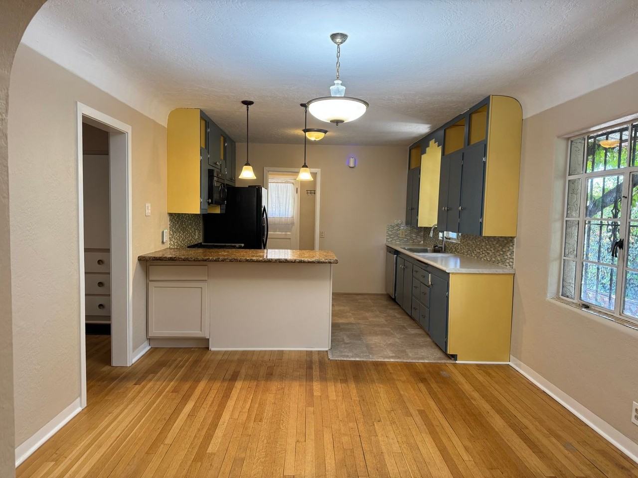 820 Vassar Dr Ne - Photo 5 of 25