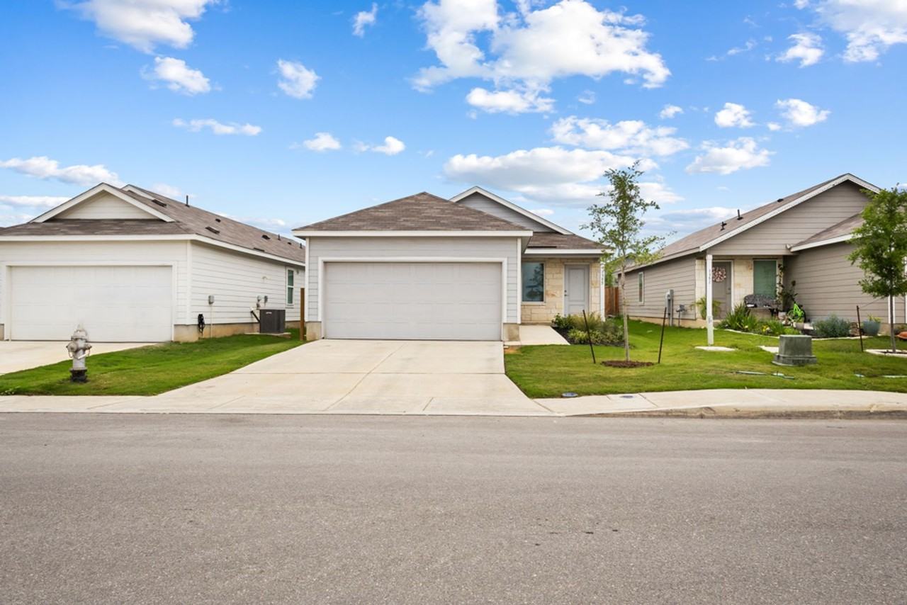 1355 Neria Loop - Photo 2 of 27