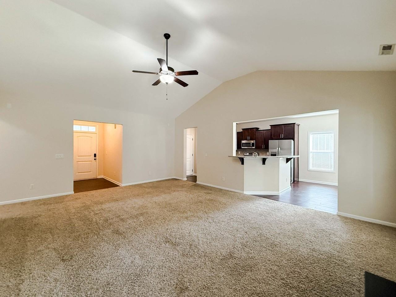 728 Roanoke Dr - Photo 3 of 20