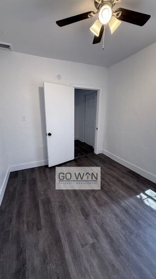 407 N 38th St - Photo 3 of 15