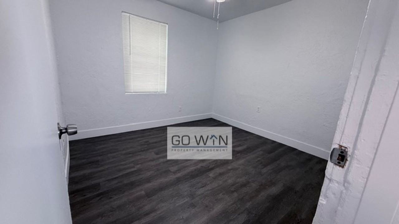 407 N 38th St - Photo 4 of 15