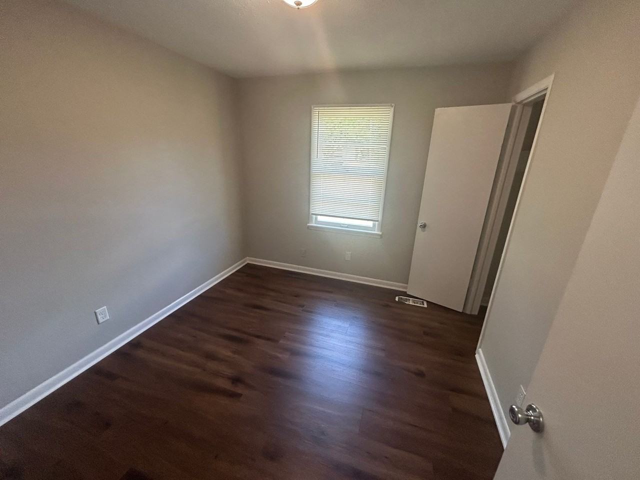 1904 Oglesby Dr Nw - Photo 4 of 8