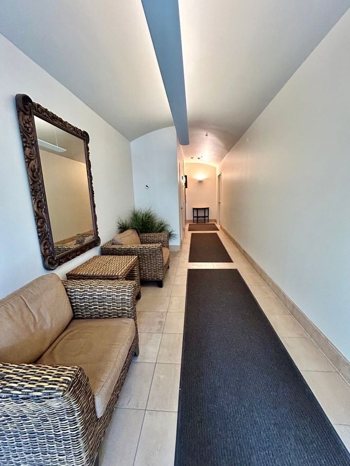 1949 Pearl St - Photo 3 of 42