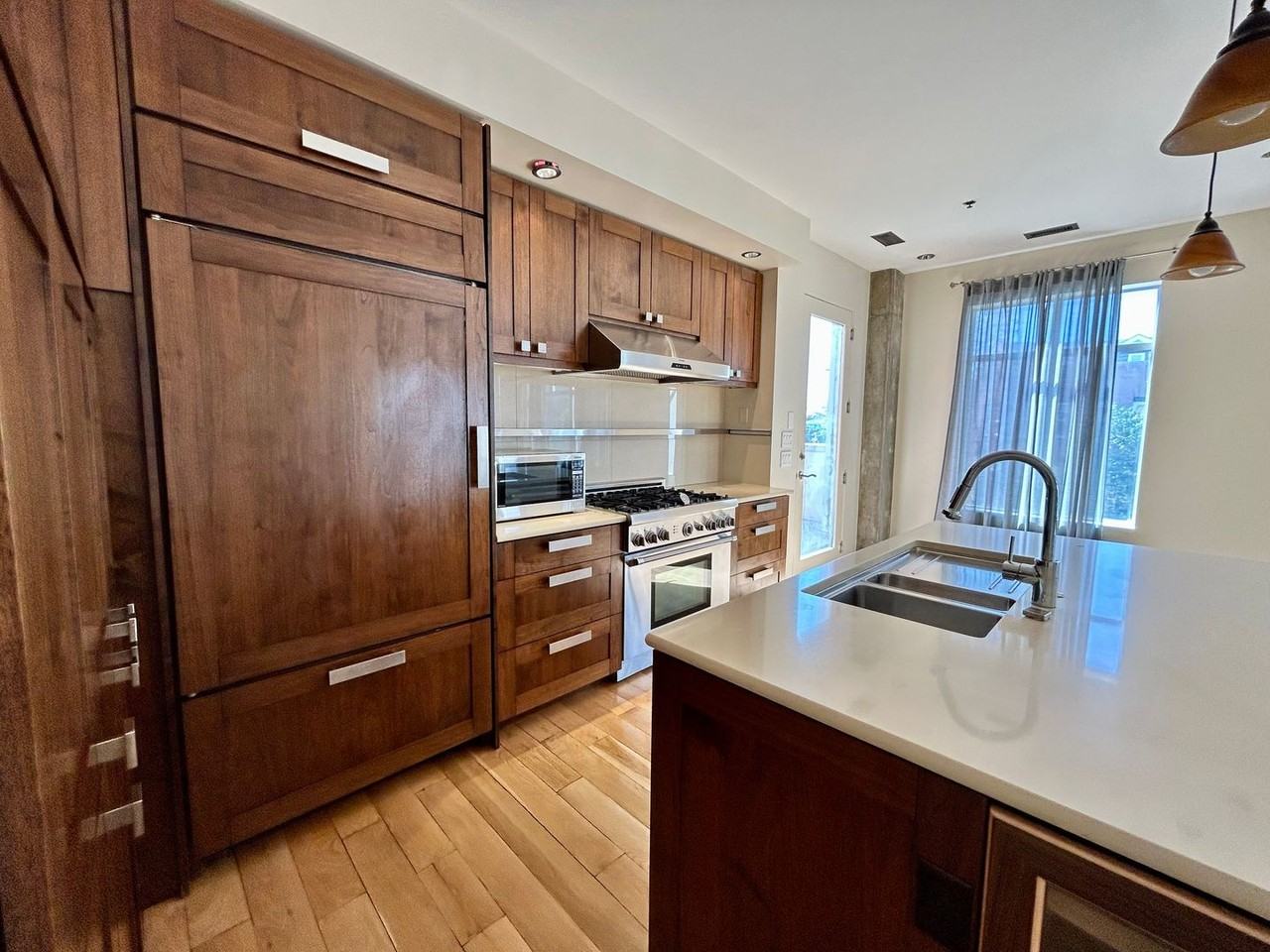 1949 Pearl St - Photo 7 of 42