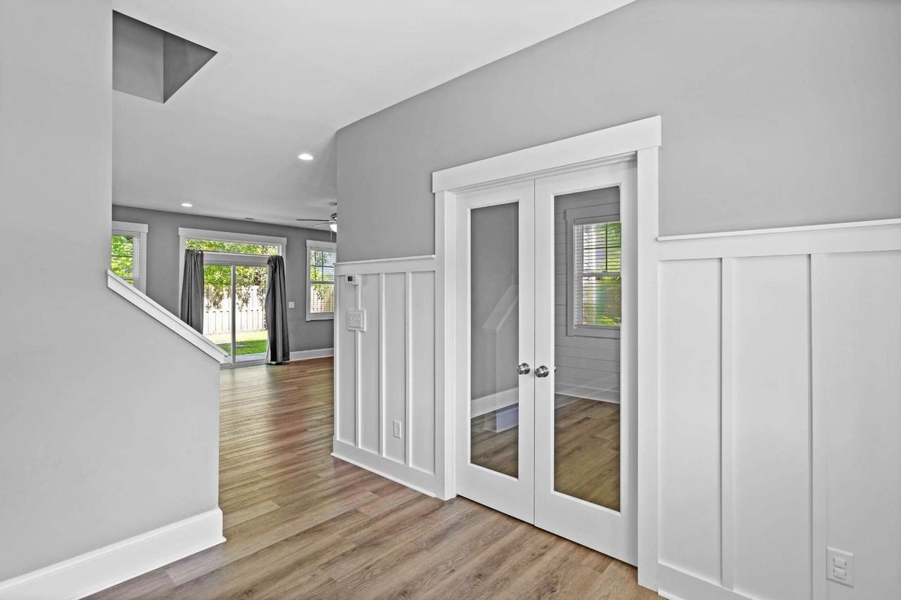 204 Shellbank Dr - Photo 2 of 29