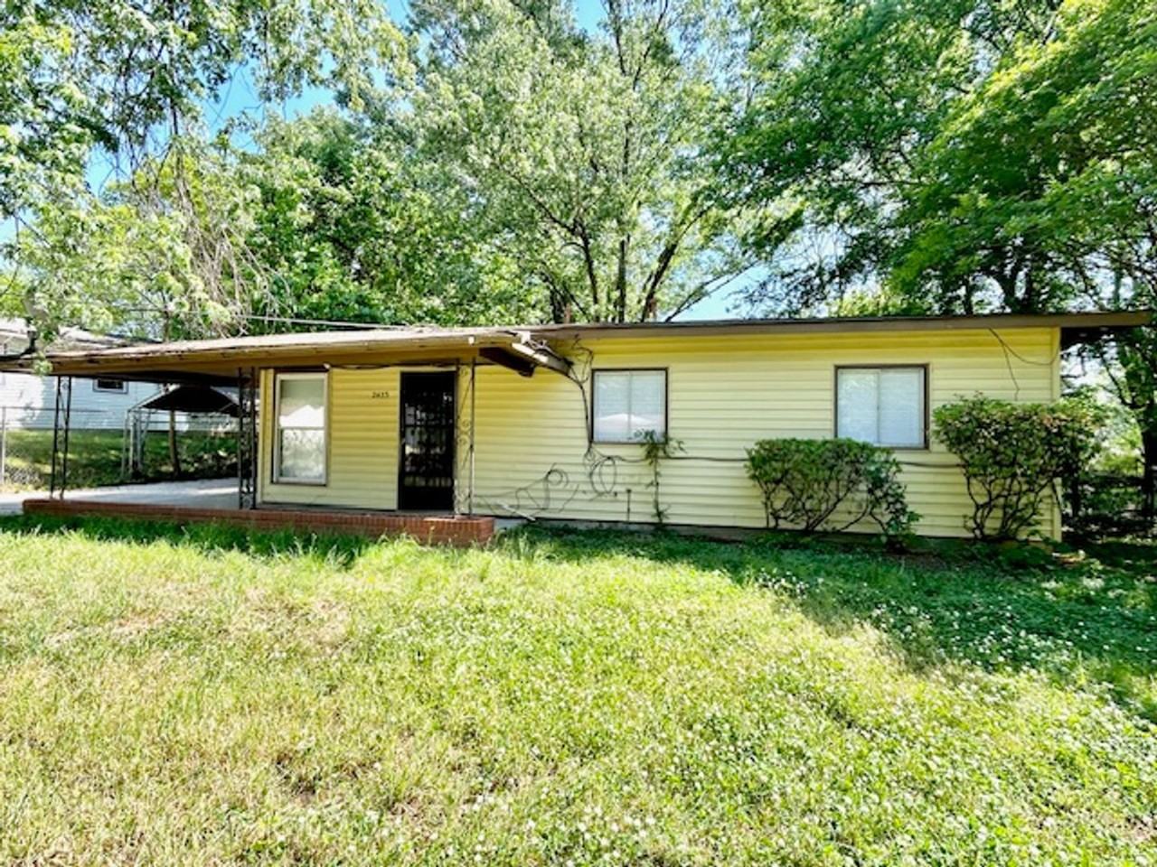 2433 Shepherd Dr Nw - Photo 2 of 12