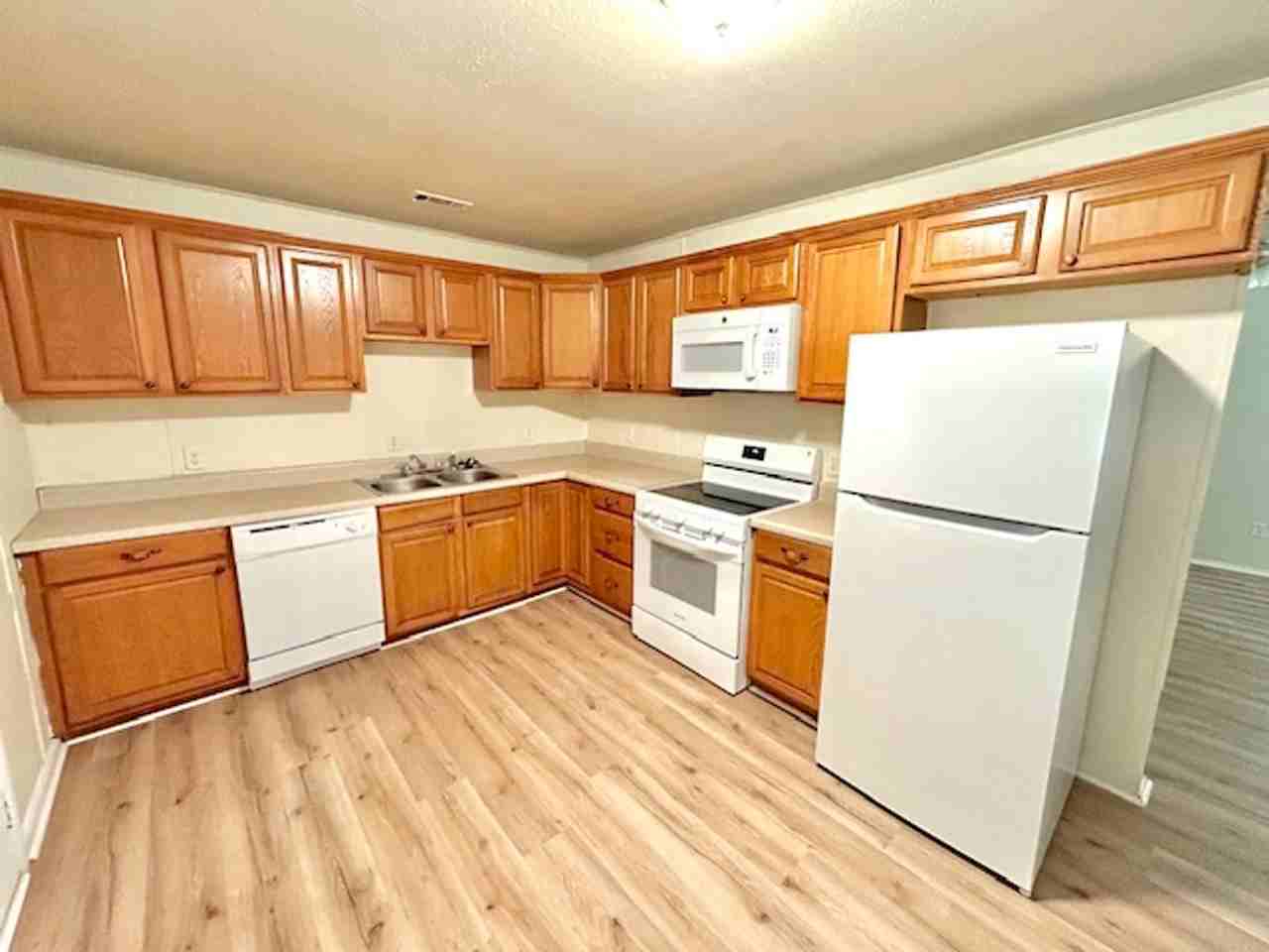 2433 Shepherd Dr Nw - Photo 5 of 12