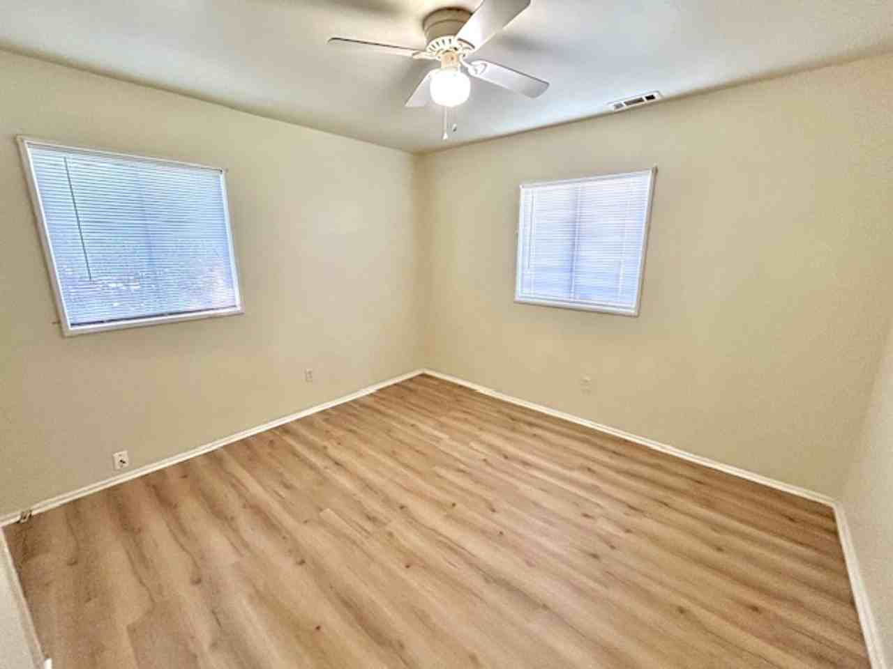 2433 Shepherd Dr Nw - Photo 6 of 12