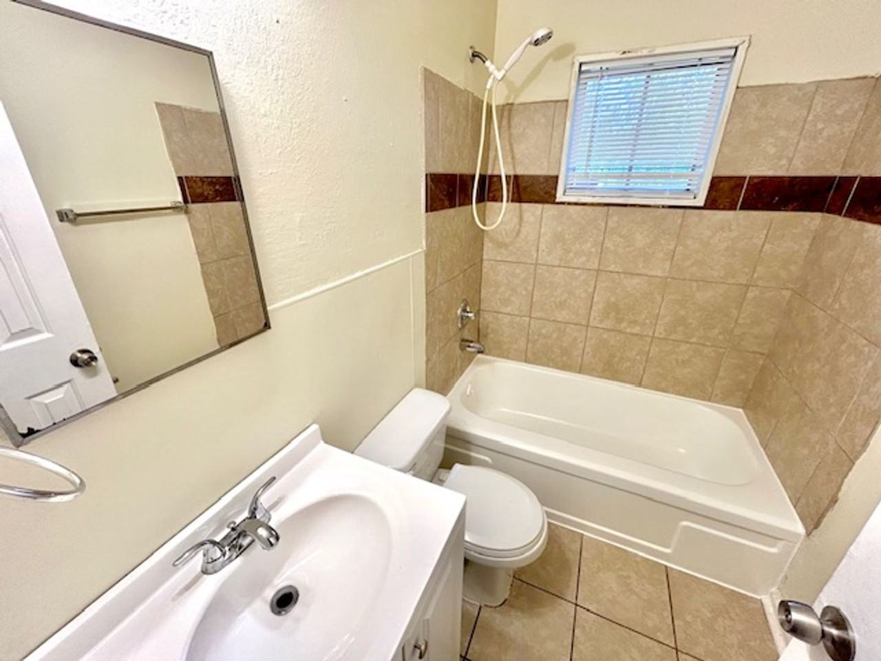 2433 Shepherd Dr Nw - Photo 7 of 12