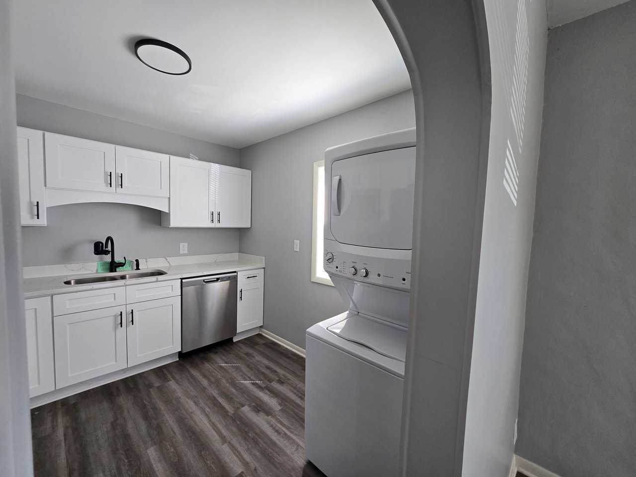 1938 Bellevue Ave - Photo 3 of 5