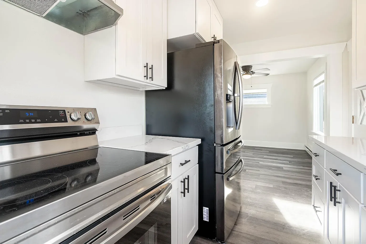 1312 39th St - Photo 3 of 13