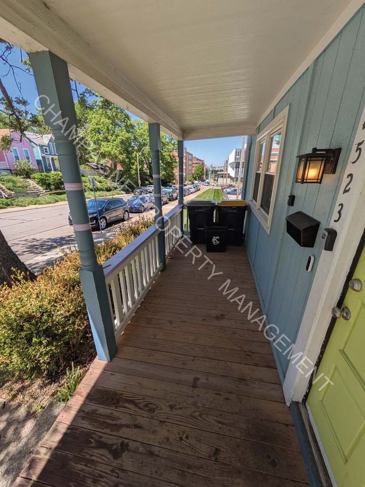 2523 Charlotte St - Photo 2 of 25