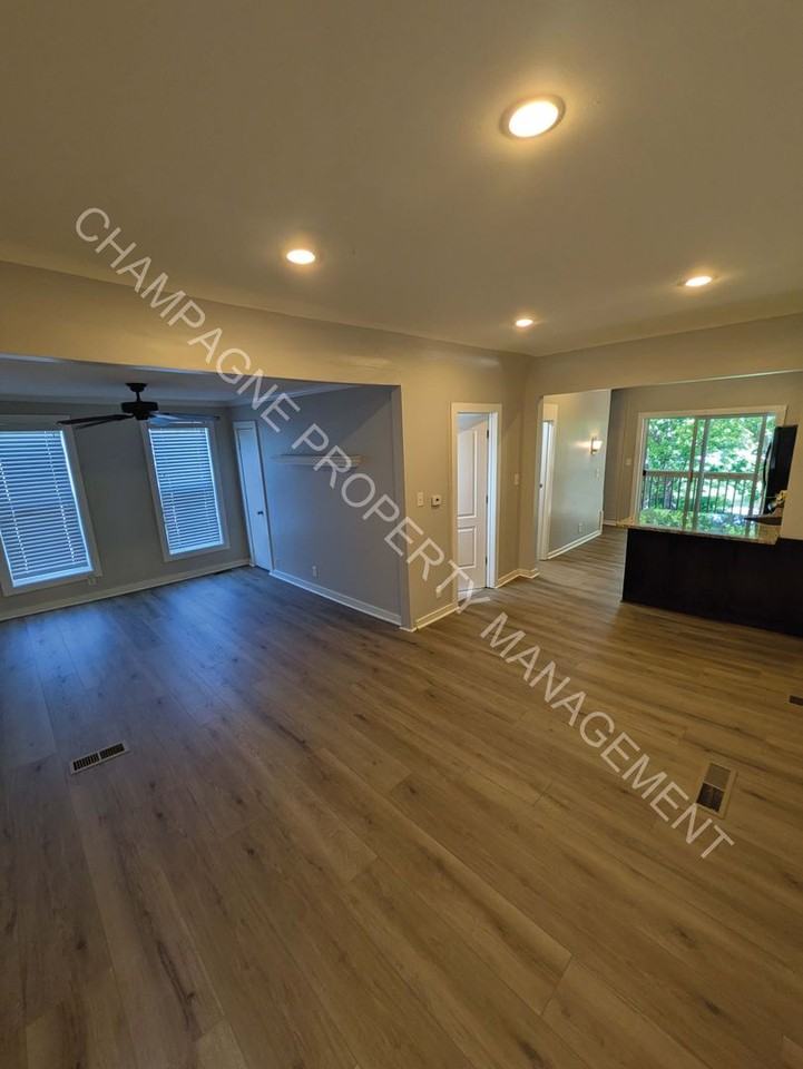 2523 Charlotte St - Photo 3 of 25