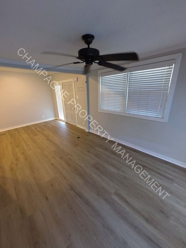 2523 Charlotte St - Photo 4 of 25