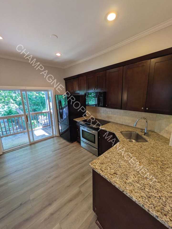 2523 Charlotte St - Photo 5 of 25