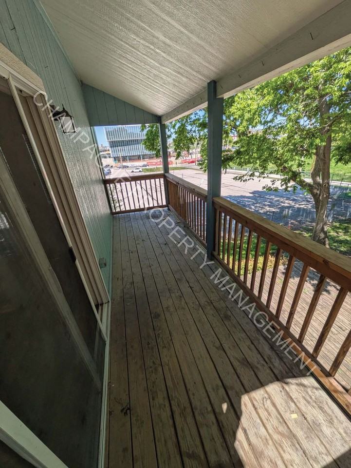 2523 Charlotte St - Photo 7 of 25