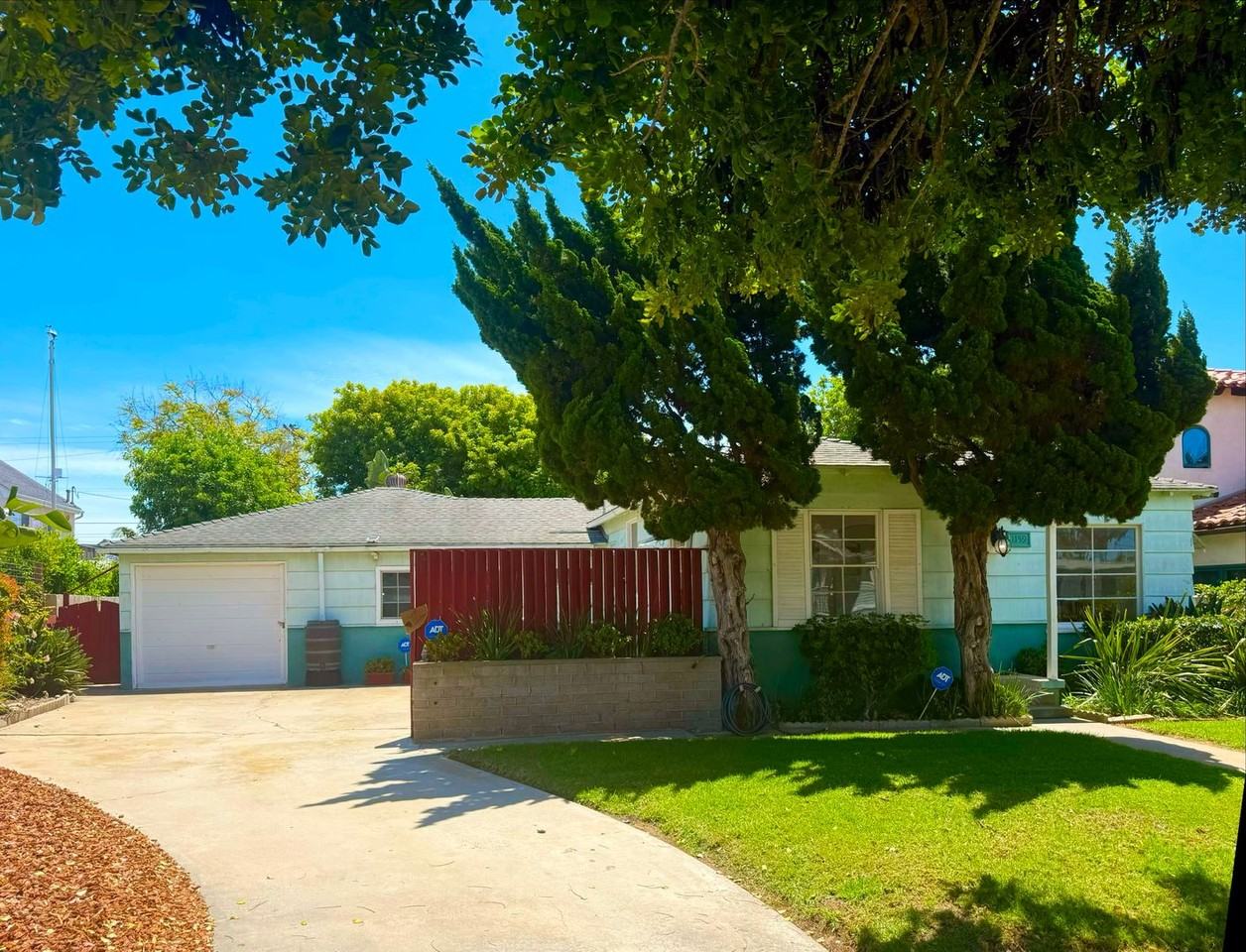 1159 Wilbur Ave - Photo 2 of 10