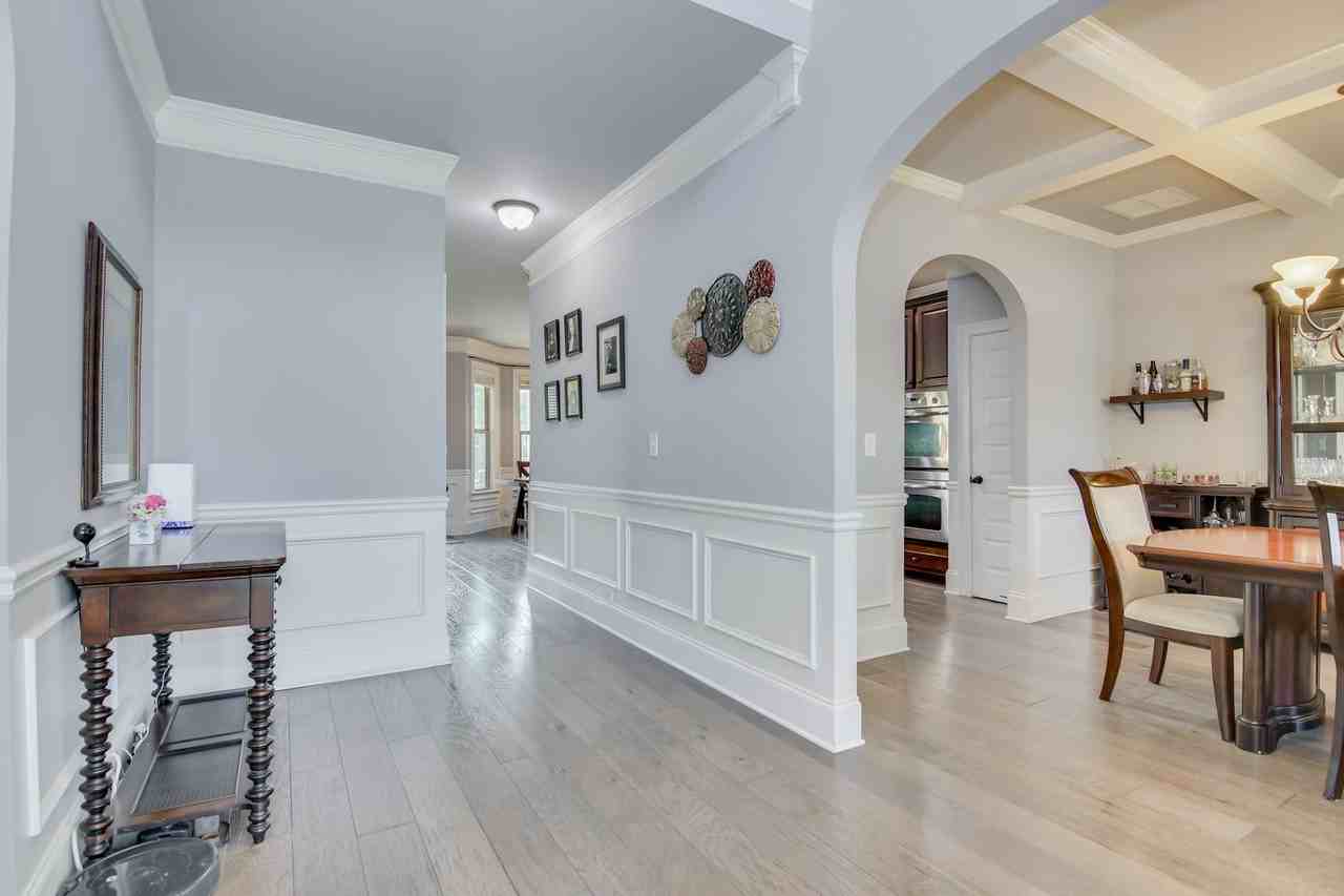 2514 Ravenna Ln - Photo 4 of 50