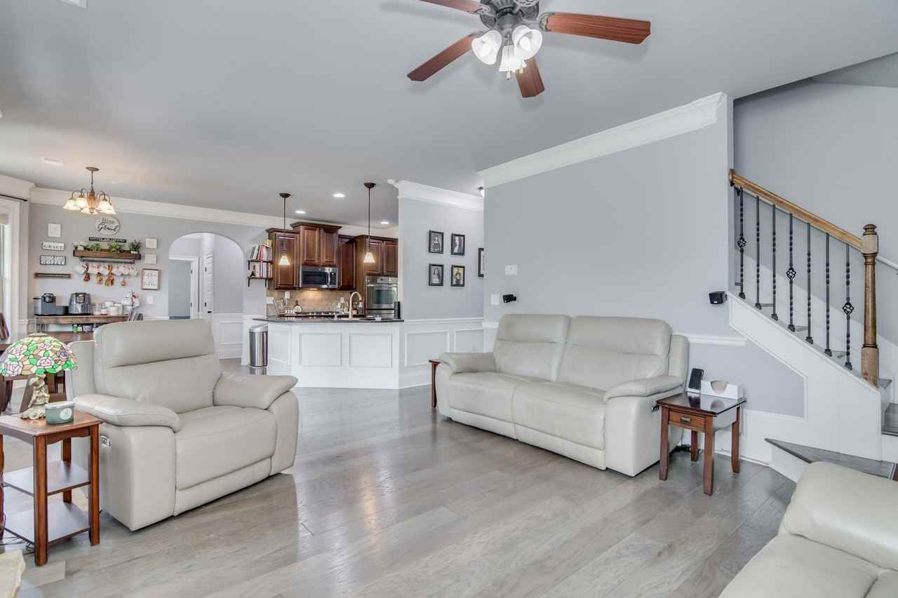 2514 Ravenna Ln - Photo 5 of 50