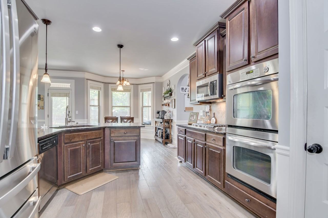 2514 Ravenna Ln - Photo 6 of 50