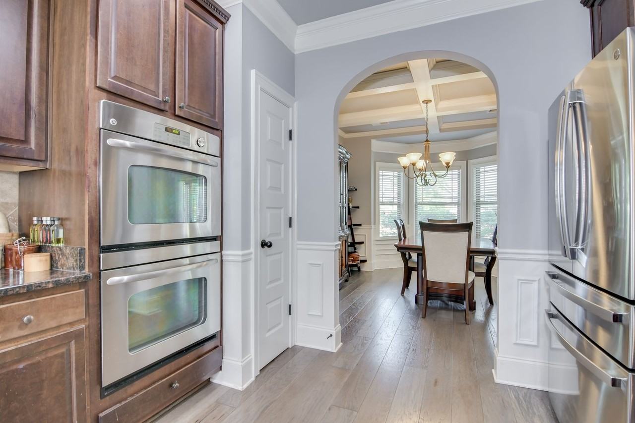 2514 Ravenna Ln - Photo 7 of 50