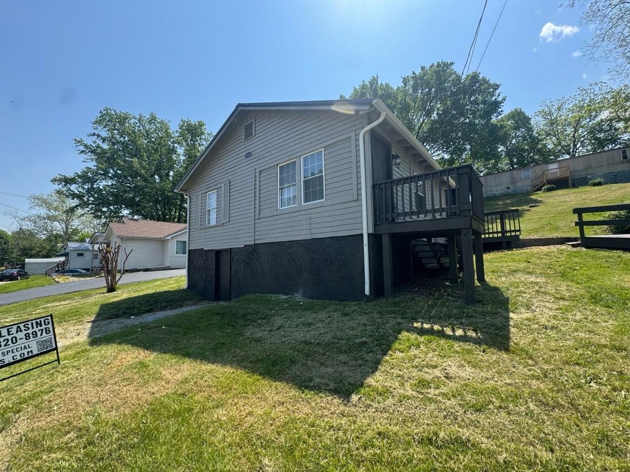 1113 Bloomingdale Pike - Photo 2 of 10