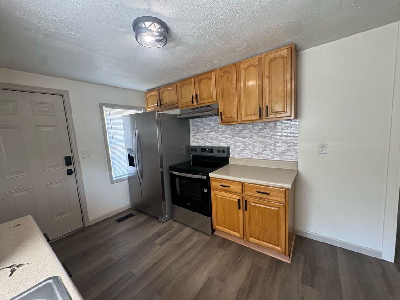 1113 Bloomingdale Pike - Photo 4 of 10