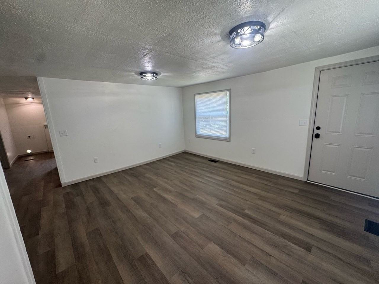 1113 Bloomingdale Pike - Photo 5 of 10