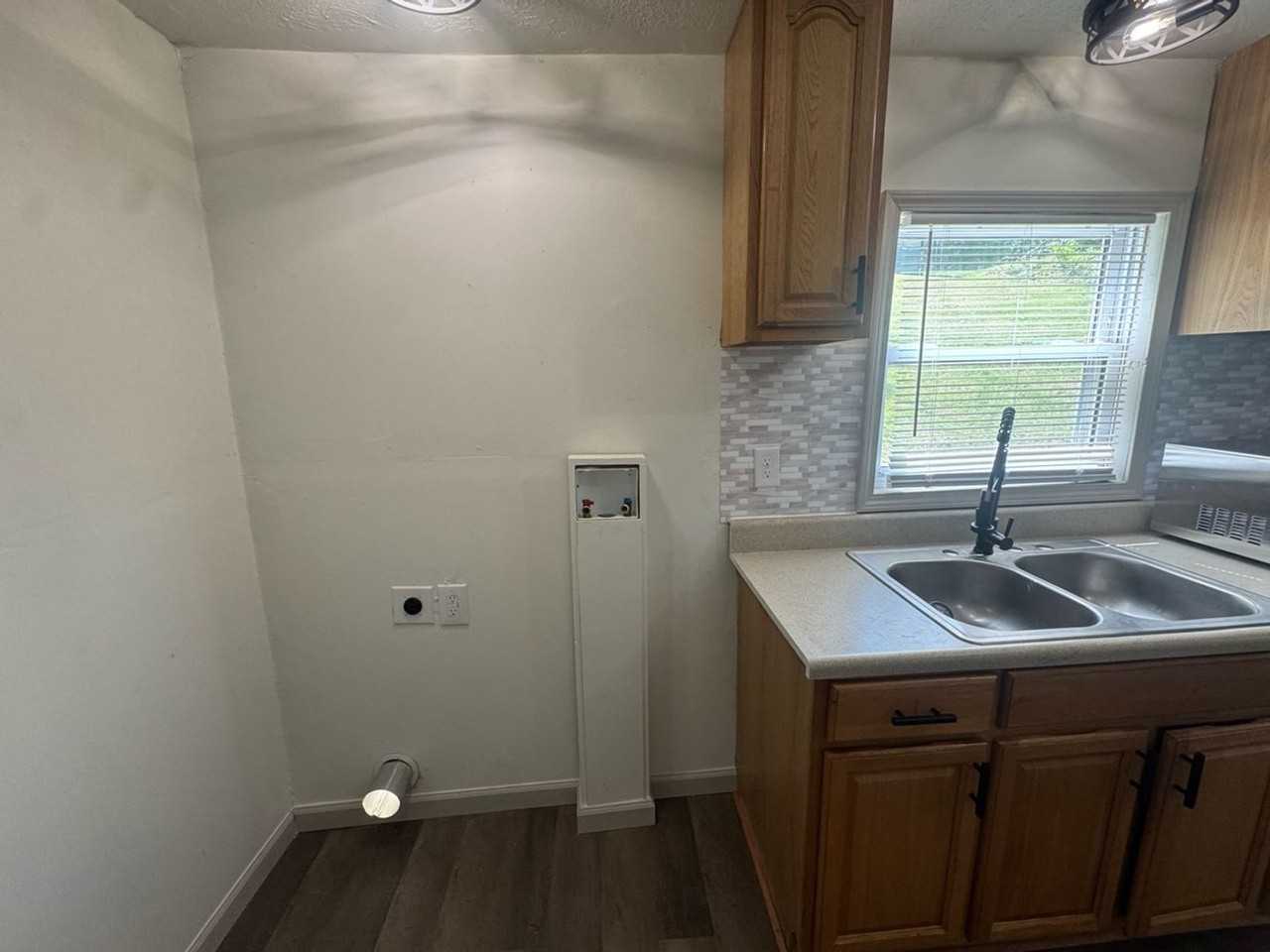 1113 Bloomingdale Pike - Photo 6 of 10