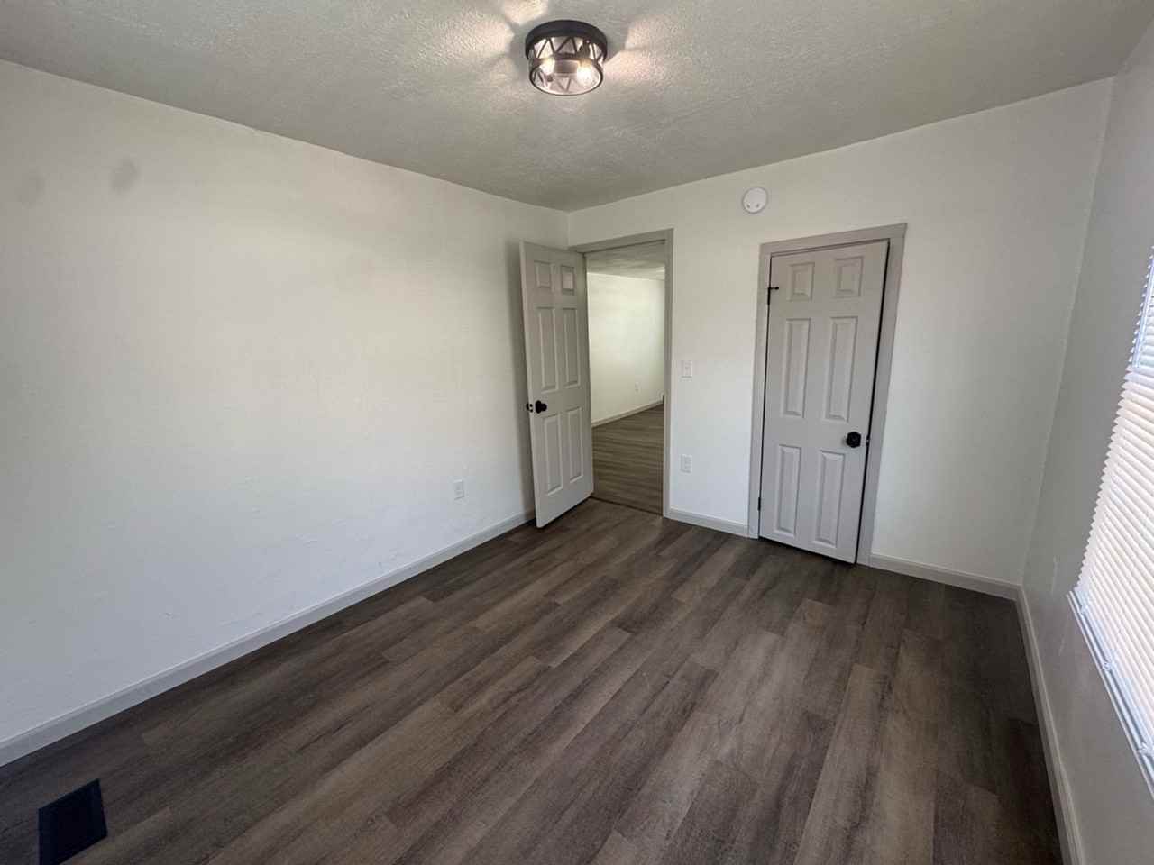 1113 Bloomingdale Pike - Photo 7 of 10